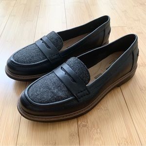 Like New! Clarks Raisie Eletta Black Leather & Gray Tweed Penny Loafer, Size 7